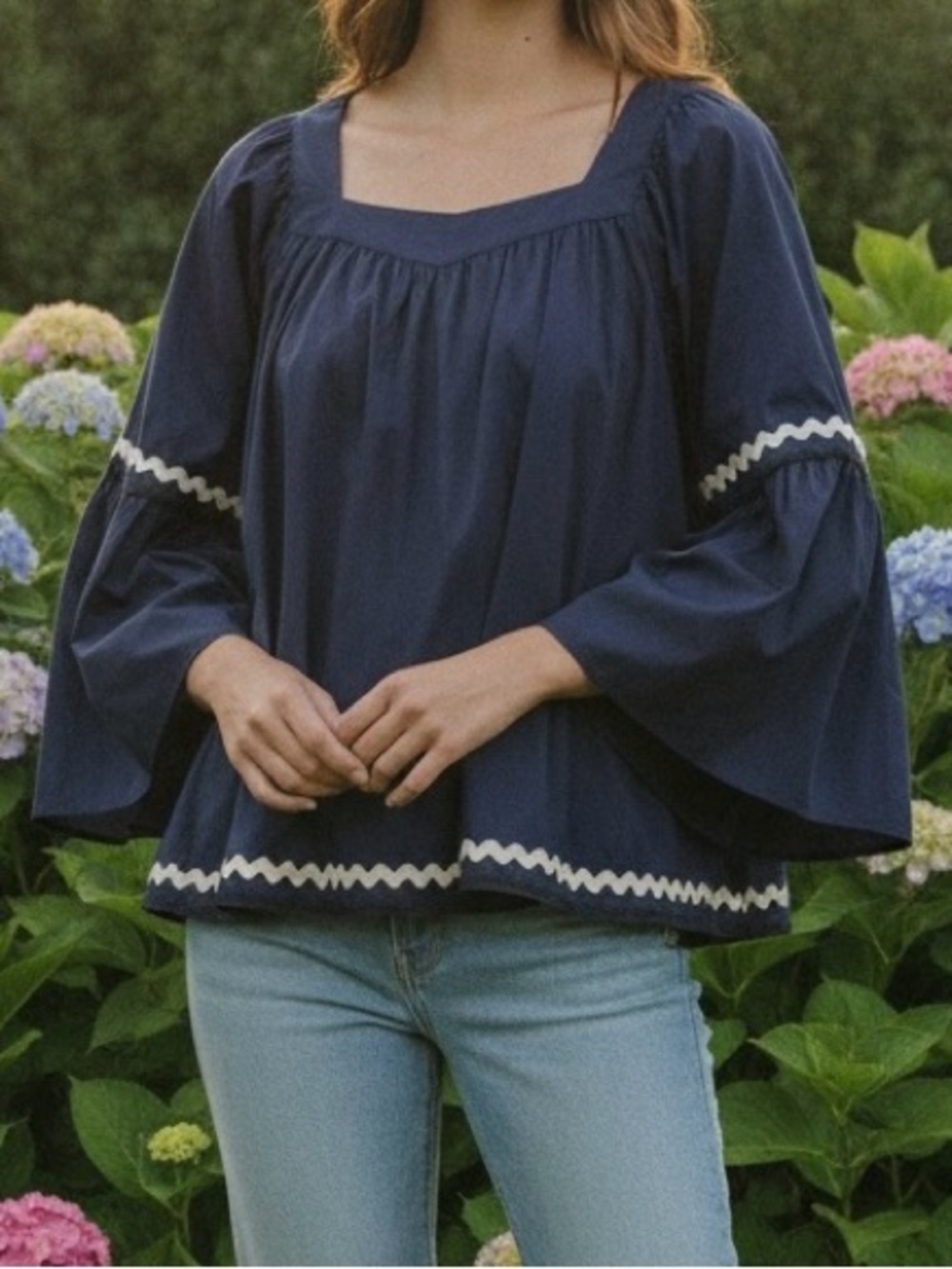 Vineyard Vines Navy Wide Sleeve Blouse with Cream Ric Rac Trim XS
